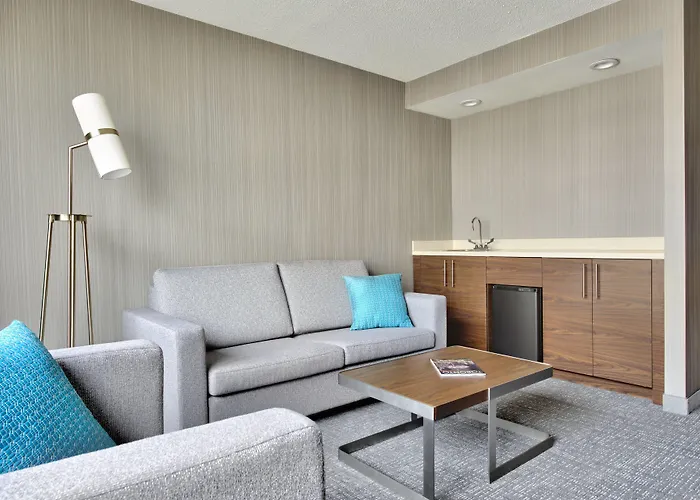 Courtyard By Marriott Toronto Downtown